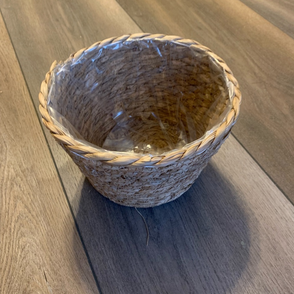 Water Hyacinth Plastic Lined Planter Basket Medium NEW